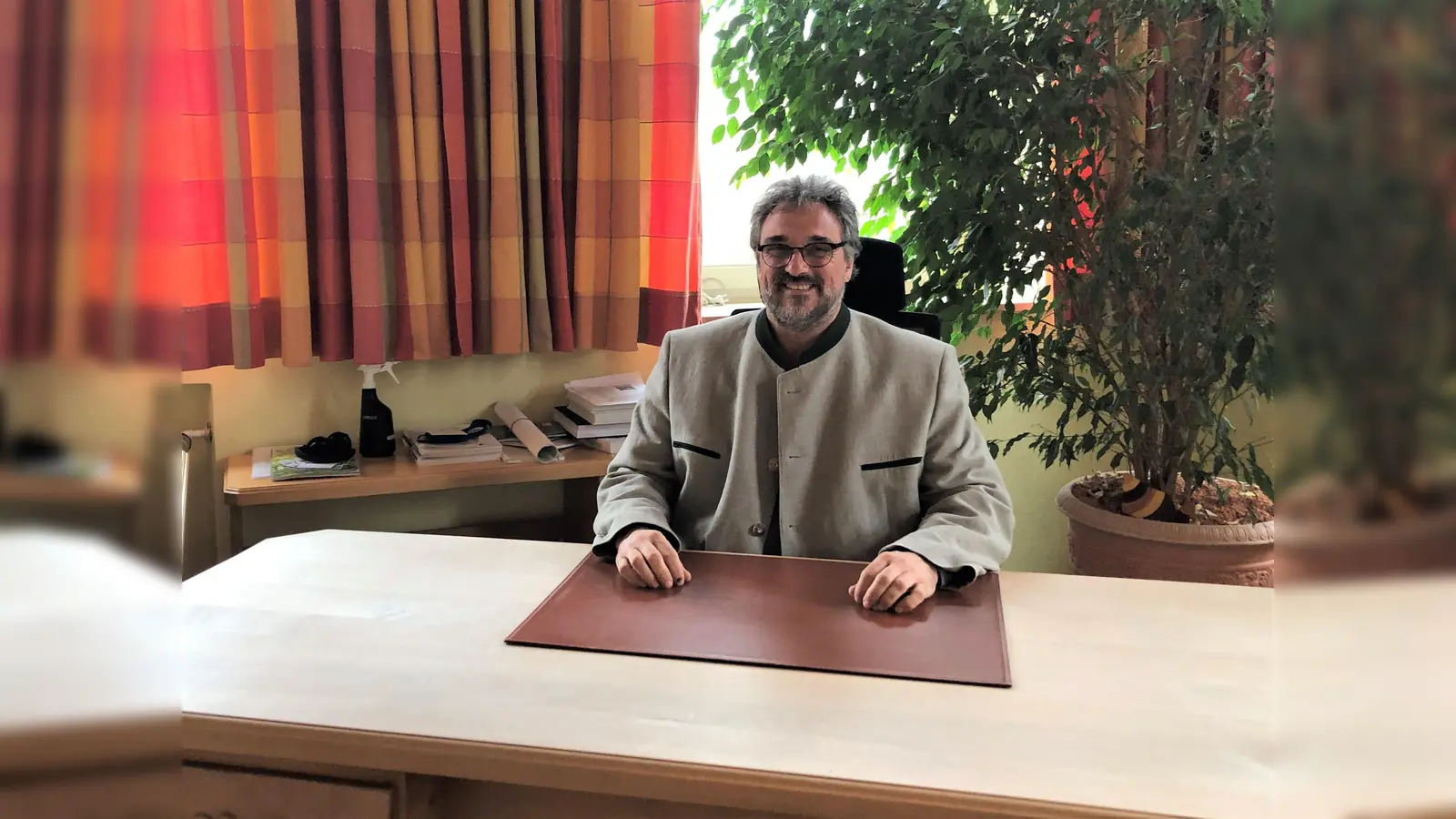 Bürgermeister Michael Falkenhahn wurde mit großer Mehrheit im Amt bestätigt. (Foto: hw)