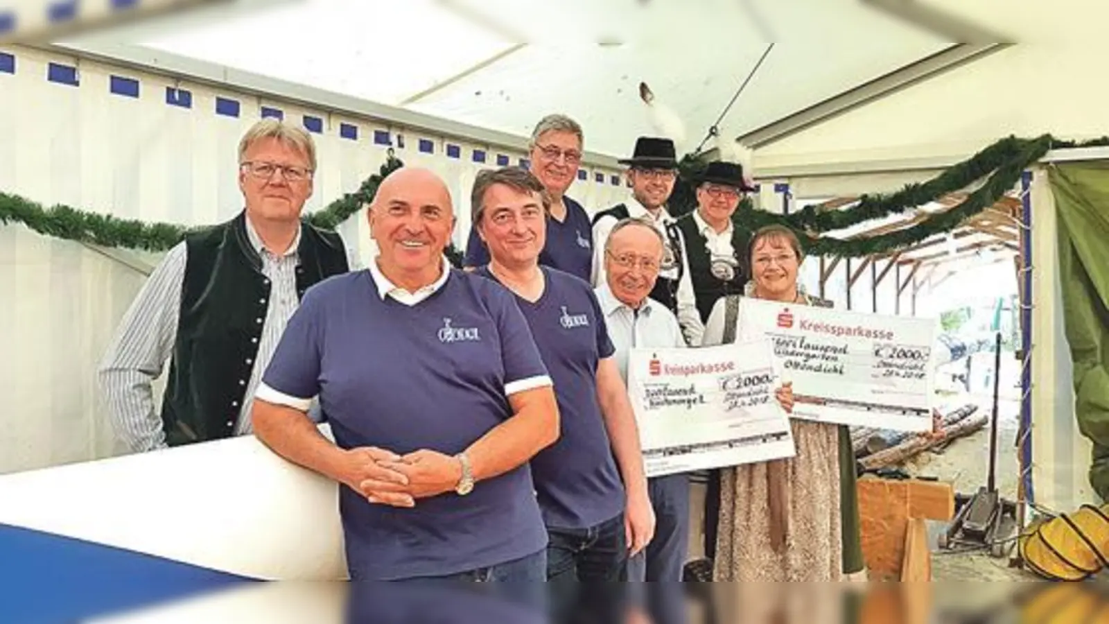 Von links: Ton van Lier, Helmut Hanika, Martin Metzger, Michael Brandmeier, Pfarrer Albert Schamberger, Sebastian Fuch, Dr. Markus Hardi und Anna Neuner  (Foto: Haar)