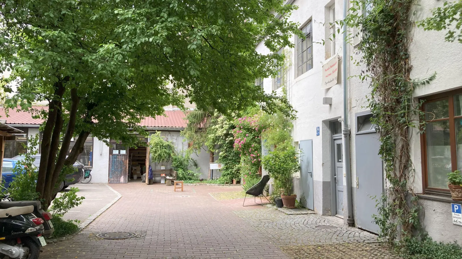 An die Geschichte der Industrialisierung in München erinnert der Rumfordhof mit seinen Werkstätten, Handwerksbetrieben und Künstlern. Am Tag des offenen Denkmals kann man ihn besichtigen.  (Foto: Beate Bidjanbeg)
