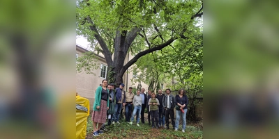 Mit MdB Sebastian Roloff haben sich die Fraktionssprecherin im Bezirksausschuss, Louisa Pehle, Mieterbeirat Philip Fickel und das SPD-Fraktionsmitglied Christine Depta ein Bild von der Lage in der Lindenschmitstraße gemacht. (Foto: job)
