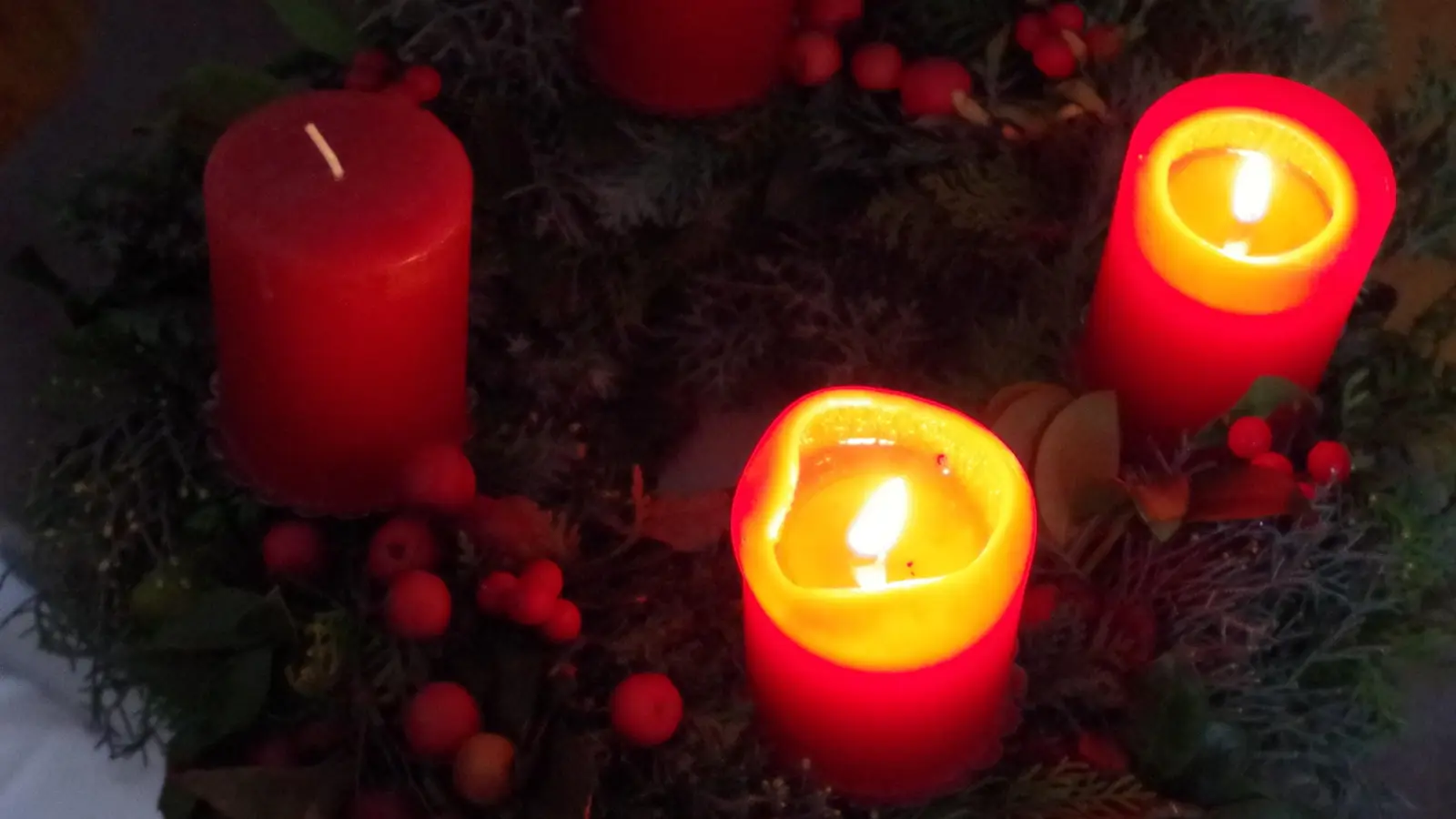 Durch den Advent führt im Westend eine besondere Aktion: Der Adventskalender für Inklusion, wo sich täglich das Türchen einer anderen sozialen Einrichtung öffnet. (Foto: Beatrix Köber)