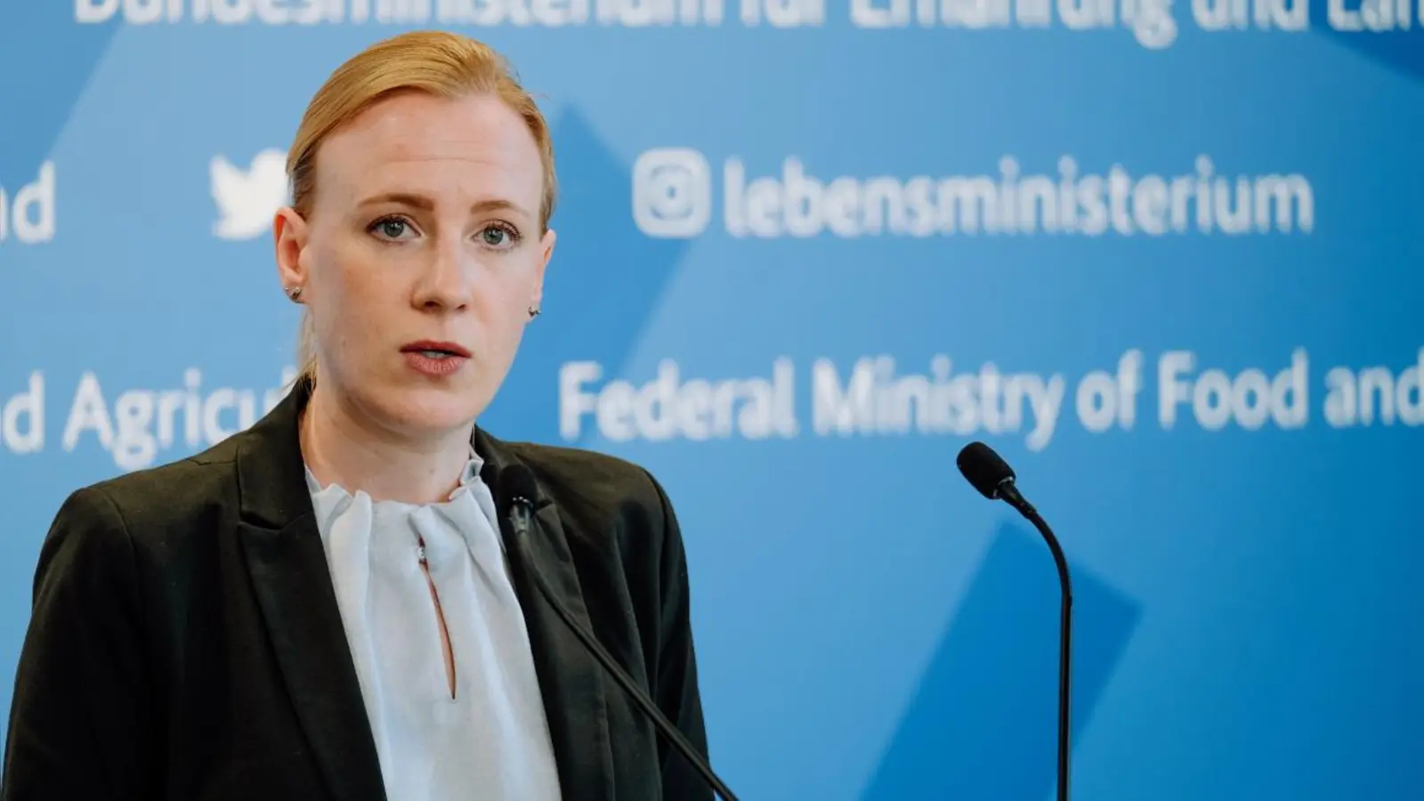 Seit 2022 ist Ariane Kari Fachtierärztin für Tierschutz. Ihr neues Amt als Tierschutzbeauftragte hat sie am 12. Juni angetreten.  (Foto: BMEL)