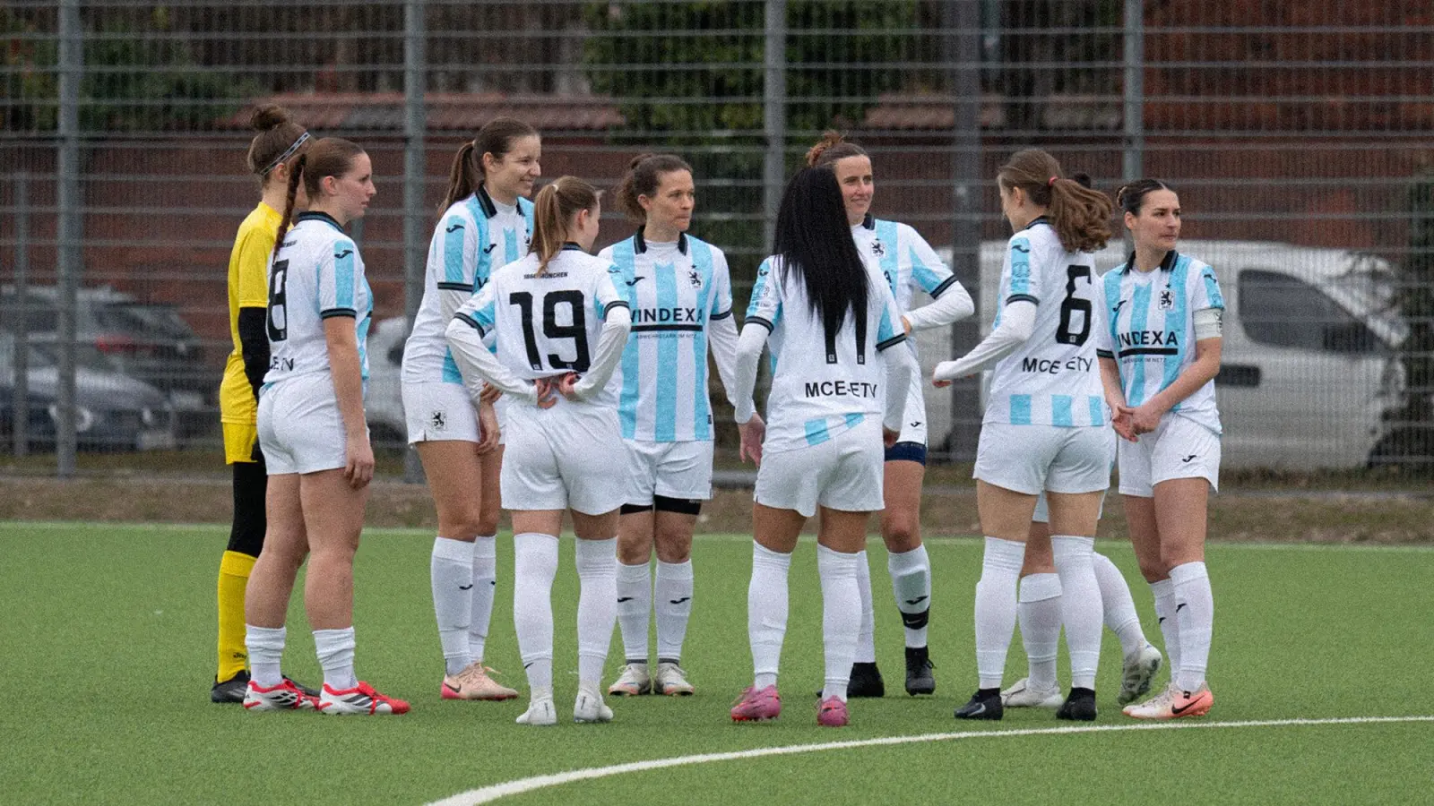Vom Aufstiegswind erfasst: Frauen des TSV 1860 München.  (Foto: J. Mentel)