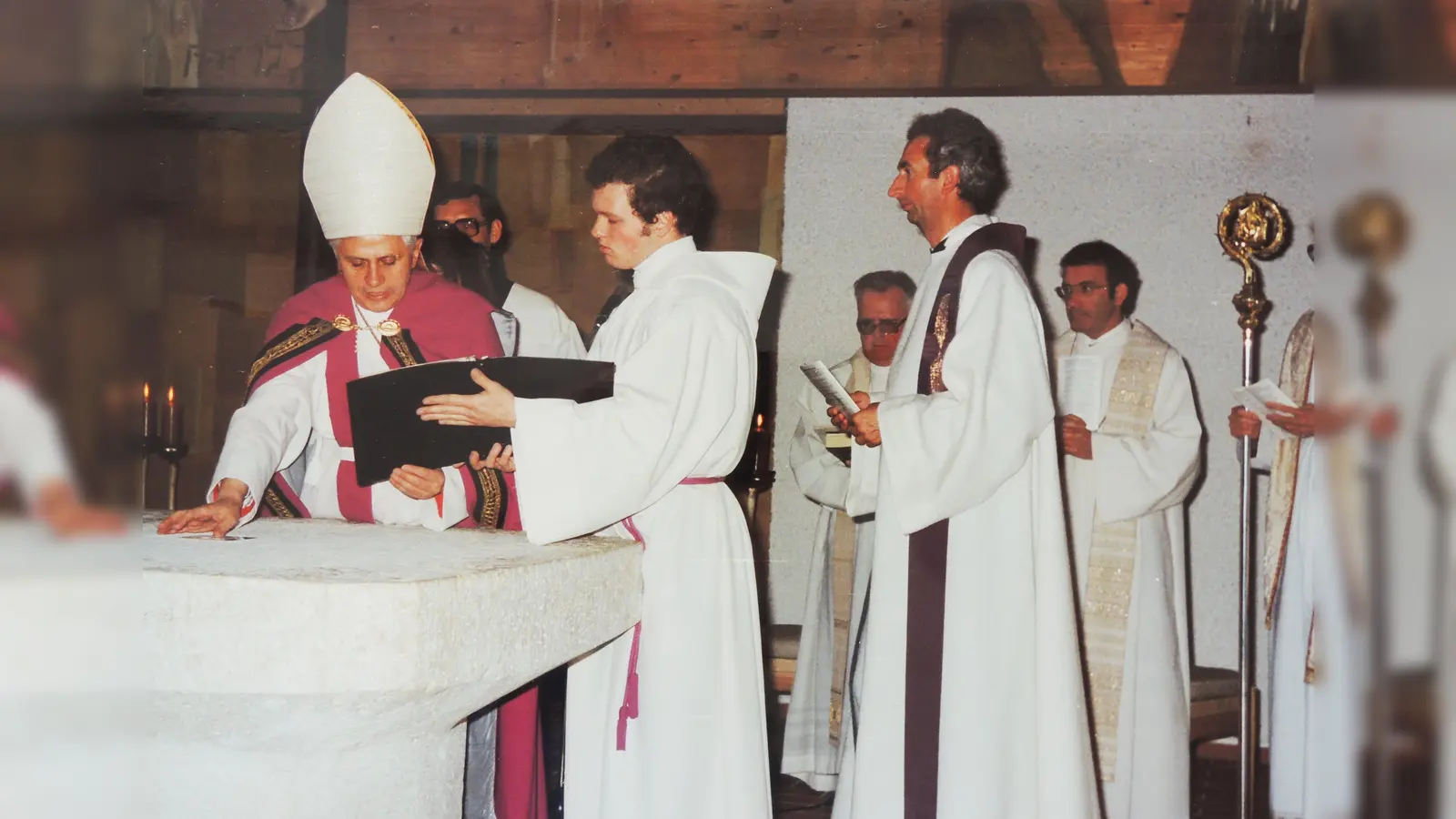 Vor genau 40 Jahren vollzog Kardinal Josef Ratzinger die Weihe der Kirche Maria Königin.  (Foto: Pfarrei Maria Königin)