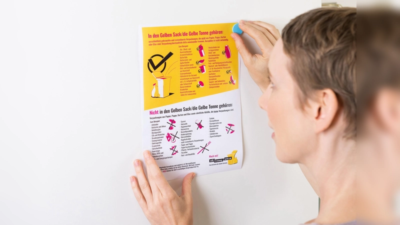 Kleine Müllsünden vermeiden – mit der praktischen Trenntabelle der Initiative „Mülltrennung wirkt”. (Foto: Initiative „Mülltrennung wirkt“ / Marcella Merk)
