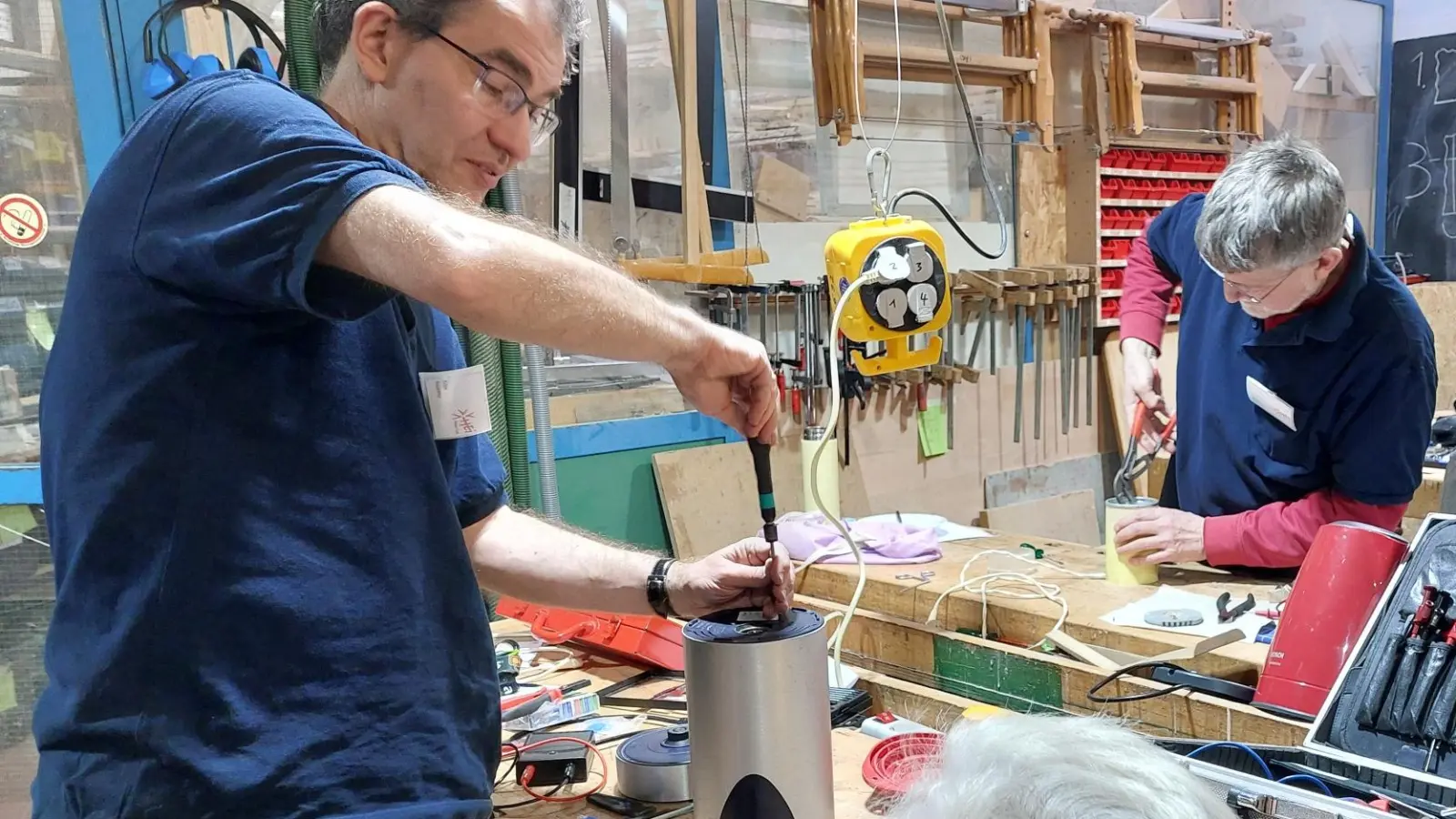 Das Haus der Eigenarbeit lädt wieder ein zum Reparieren in entspannter Atmosphäre. (Foto: HEi Repair Café)