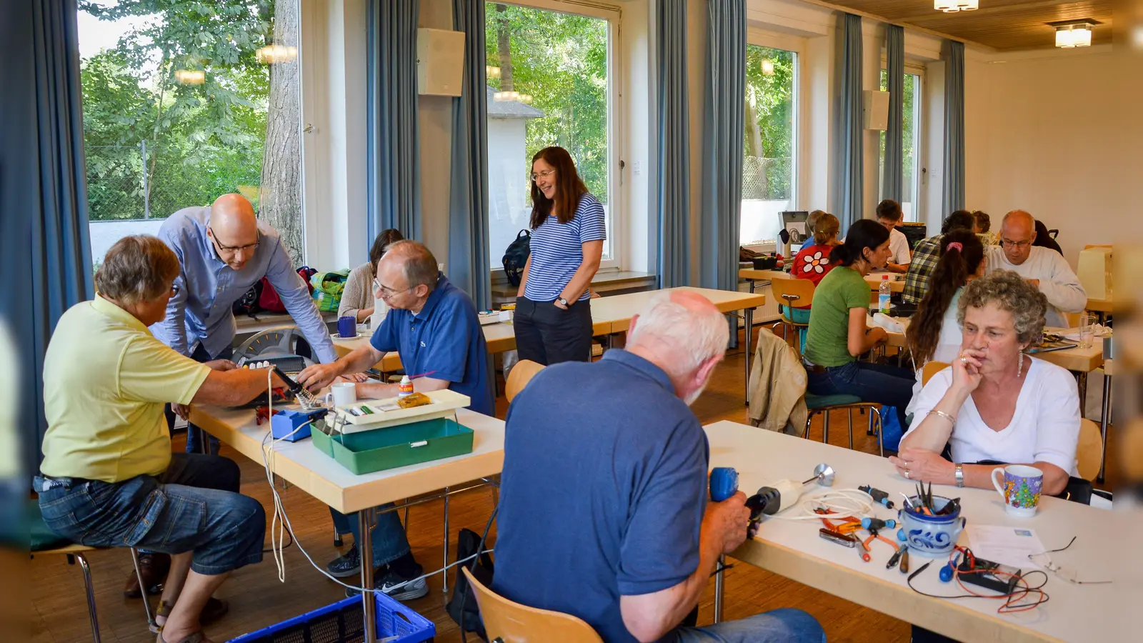 Rund 70 Prozent der defekten Geräte können mit dem richtigen Werkzeug, Know-how und gutem Willen wieder repariert werden.  (Foto: Michael Himmelstoß)