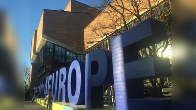 Bis zum 7. Mai wird der Schriftzug "‘#munich4EUROPE" am Gasteig stehen. (Foto:  Gasteig München GmbH)