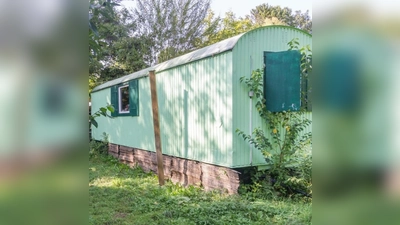 Der Bauwagen ist für den Waldkindergarten unverzichtbar. Nach über 20 Jahren benötigen die Kinder aber einen neuen. Wer hilft mit? (Foto: Waldleben e.V.)