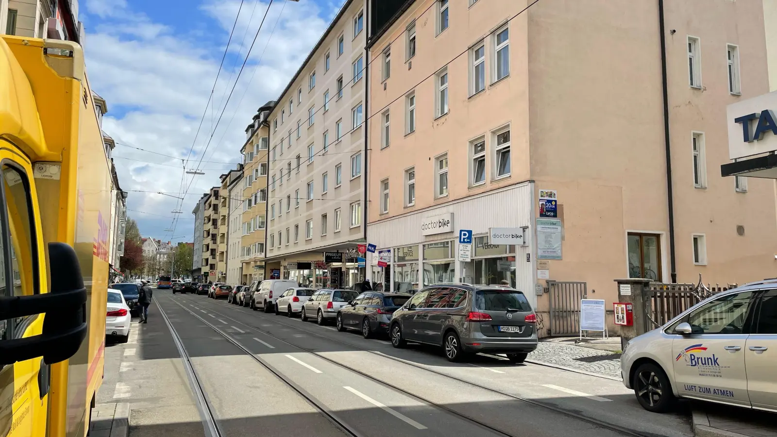 In der Leonrodstraße zwischen Rotkreuzplatz und Landshuter Allee wird künftig Tempo 30 gelten. (Foto: Gaby Werth)