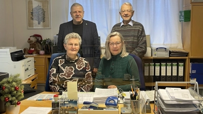 Das Team der Rothenangerstiftung freut sich auf neue Anträge im Jahr 2024: Albert Oehrlein, Gerhard Draugelates, Rosemarie Dick und Irene Kienmüller (v.l.). (Foto: hw)