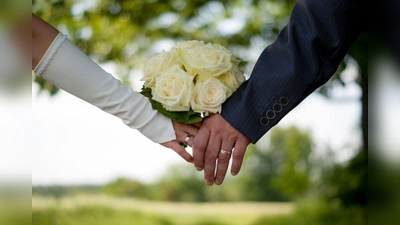Hochzeiten in der Natur sind der Trend 2015. Verspielt und locker feiern Paare dieses Jahr die Eheschließung. (Foto: Stefan Heerdegen  / pixelio.de)