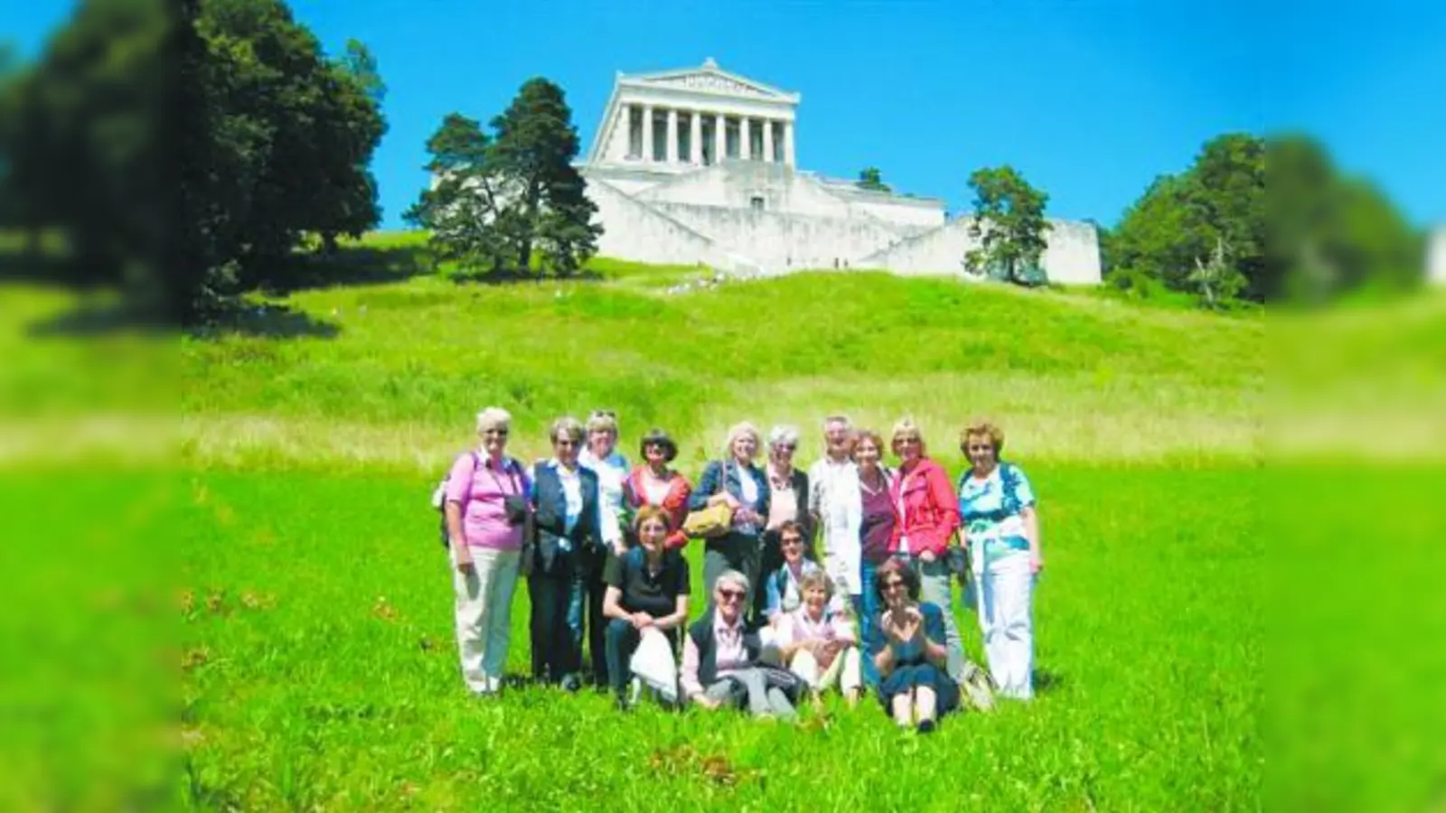 Die Freunde Obermenzings unterhalb der Walhalla. (Foto: pi)