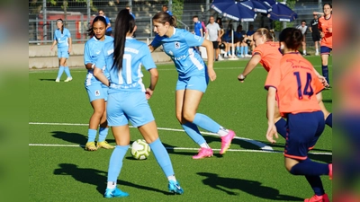 Blaue Torflut: Löwinnen beim Saisonauftakt. (Foto: TSV 1860/JM)