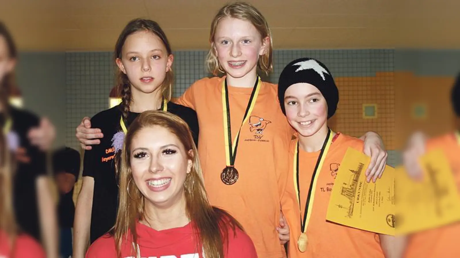 Besonders freuten sich die Riemerlinger Haie über die Anwesenheit von Schwimmstar Alexandra Wenk.	 (Foto: VA)