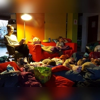 Geschichten lauschen, Bücher kennenlernen, abtauchen in die Fantasie - darum geht es bei den Lesenächten von Echo in der Grünwerkstatt. (Foto: Echo e.V.)