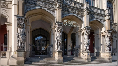 Im Museum Fünf Kontinente erinnert eine Ausstellung an den Atombombenabwurf auf Hiroshima und Nagasaki vor 80 Jahren.  (Foto: Nicolai Kästner)