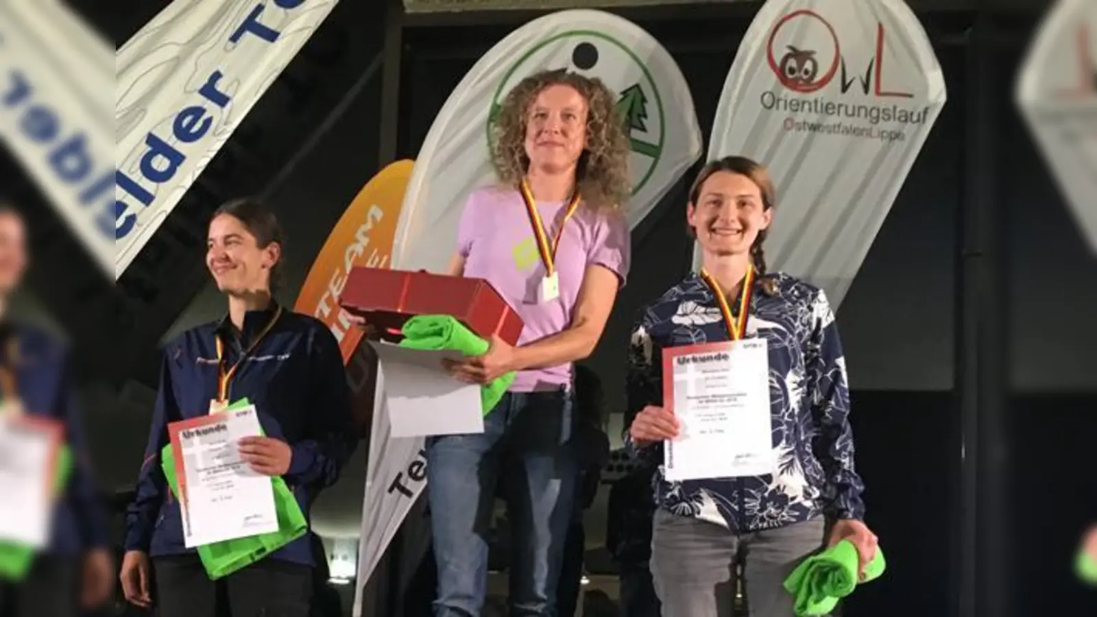 Blandine Ehrl (re.) musste sich Franka Ender aus Zittau (Mitte) nur knapp geschlagen geben.	 (Foto: VA)