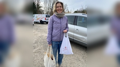 Wie Annette Donnersberg besuchen viele Bürgerinnen und Bürger dienstags den Wochenmarkt. (Foto: Gemeinde Krailling/Solveig Butzert )