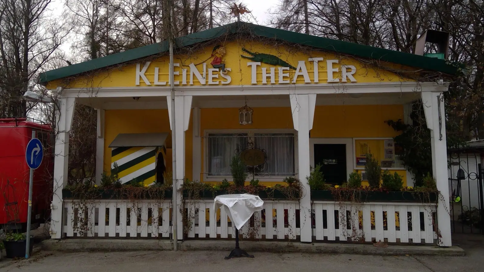 Das Kleine Theater im Pförtnerhaus befindet sich am Eingang zum Bürgerpark Oberföhring. (Archivbild: bas)