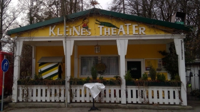 Das Kleine Theater im Pförtnerhaus befindet sich am Eingang zum Bürgerpark Oberföhring. (Archivbild: bas)