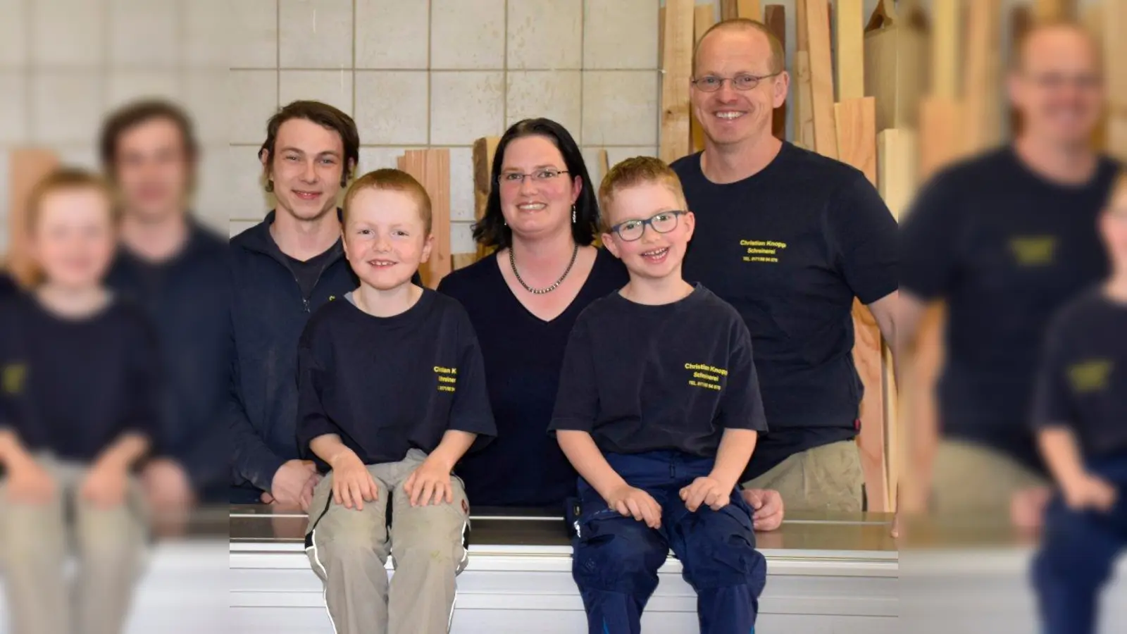 Christian und Melanie Knopp mit ihren Söhnen Simon und Lukas, Geselle Jannik. (Foto: Neumann)