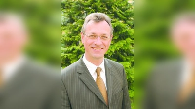 Wird von allen Seiten für seine G8-Nachbesserungen kritisiert: Kultusminister Siegfried Schneider. (Foto: pi)