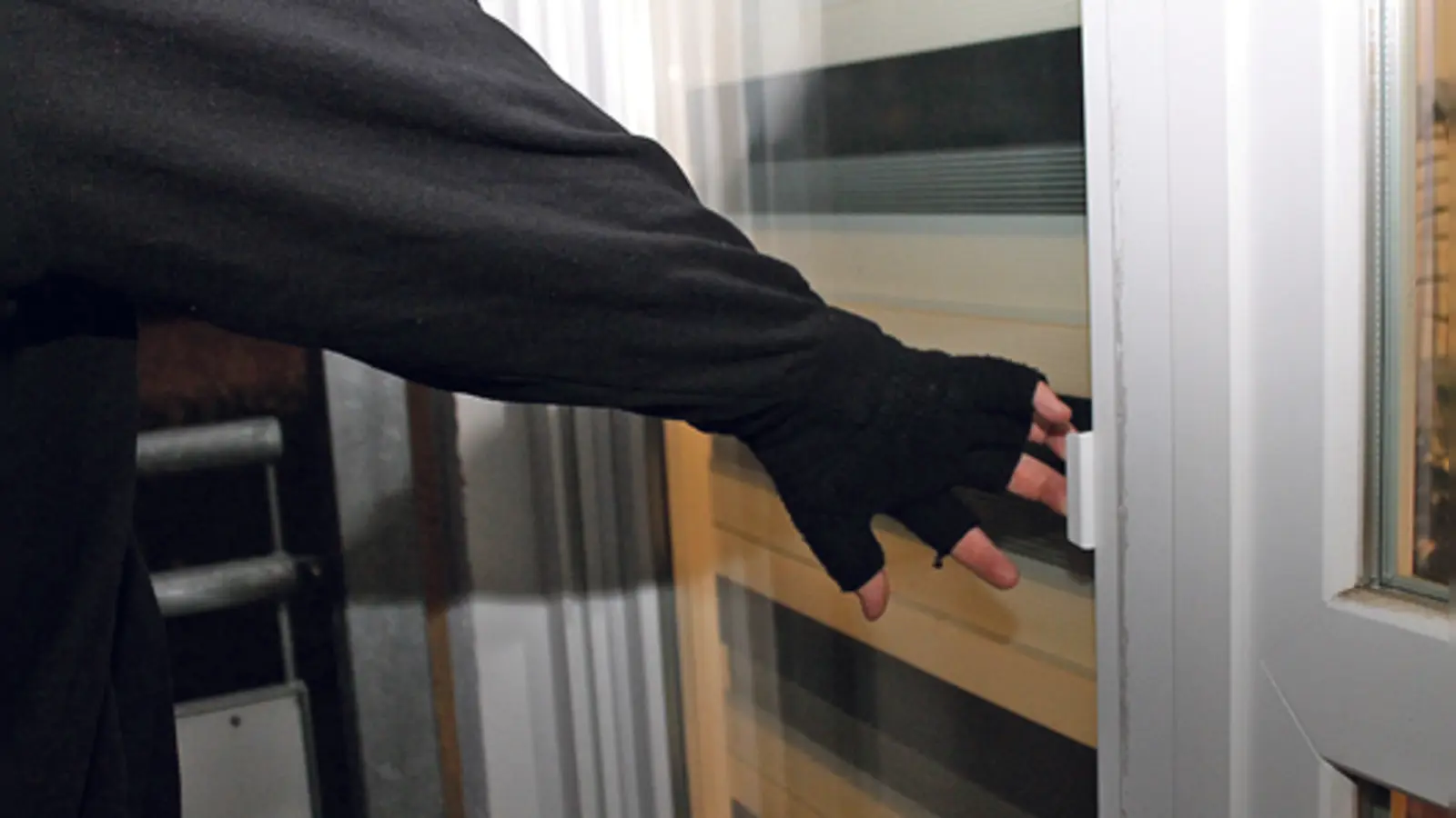 Erfahrungen zeigen, dass Einbrecher meist aufgeben, wenn sie nicht innerhalb von zwei bis vier Minuten ins Gebäude gelangen. (Archivbild: ch)