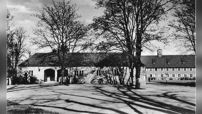 Hauptwache des Luftwaffen-Fliegerhorstes Schleißheim am Südende der Effnerstraße im Jahre 1939, rechts im Hintergrund die Kommandantur (Foto: VA)