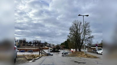 Das Planegger Bahnhofsgelände soll überplant werden. Dazu entwickeln die Gemeinderäte derzeit ein Konzept als Ausgangspunkt für alle Planungen und wollen damit bis April fertig sein. (Foto: Ulrike Seiffert)