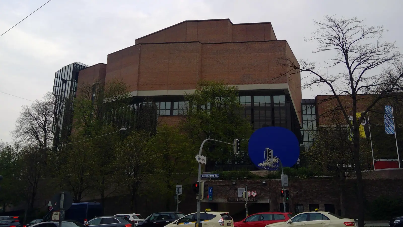 Das Gasteig-Gelände an der Rosenheimer Straße ist mit vielen Treppen, Stufen, Geländern und Wänden als urbanes Sportareal geradezu prädestiniert. (Foto: bs/Archiv)
