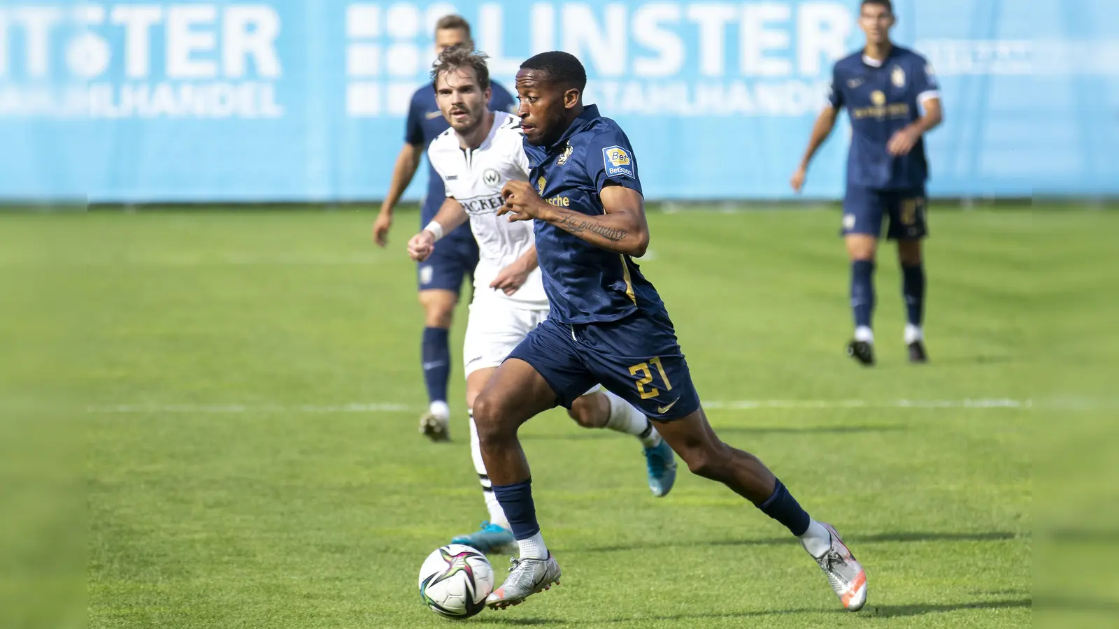 Sucht sein Glück in Burghausen: Johann Ngounou Djayo. (Foto: Anne Wild)