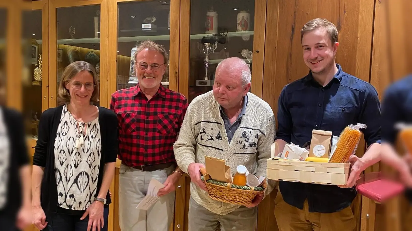 Andrea Gallot , Co-Vorsitzende der Berger SPD, gratulierte den drei Besten. (Foto: SPD Berg)