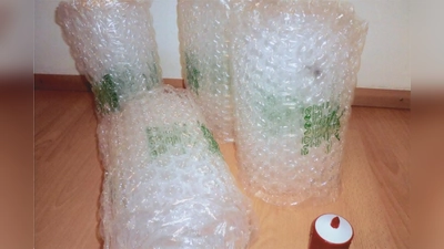 Zur bestellten Kaffeemaschine gab es dieses wenig ökologische Füllmaterial dazu. Die Empfängerin hat sich darüber ziemlich geärgert. (Foto: privat)