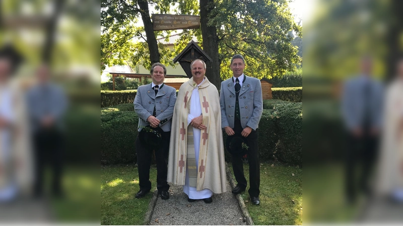 "Mag Gottes weises Walten uns Glaube, Sitt' und Tracht erhalten", heißt es am Ehrenmal der Würmbachtaler. (Foto: VA)