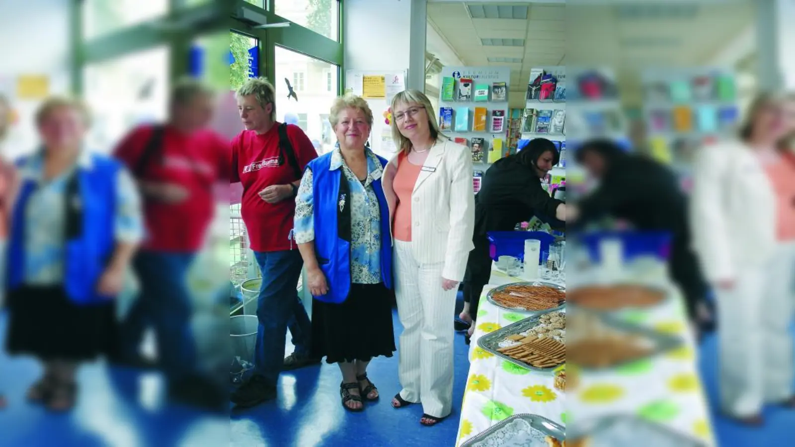Gabriele Gerundt und Bibliotheksleiterin Maria Stotz. (Foto: pi)