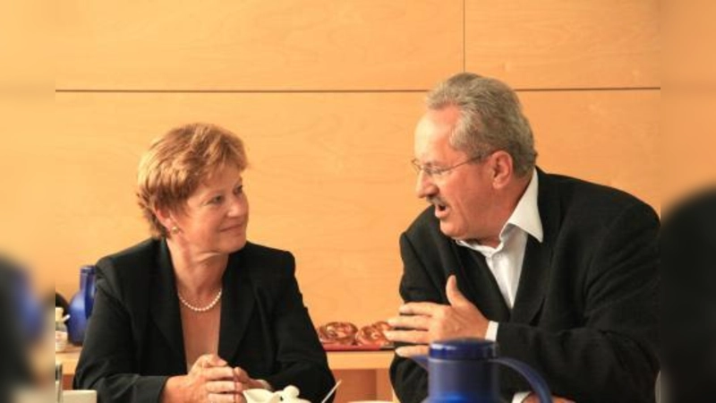 „Befürworten allein reicht nicht aus, man muss es auch angehen.“ Annemarie Detsch und Christian Ude (v.l.) betonten ihre nachbarschaftliche Zusammenarbeit. (Foto: US)