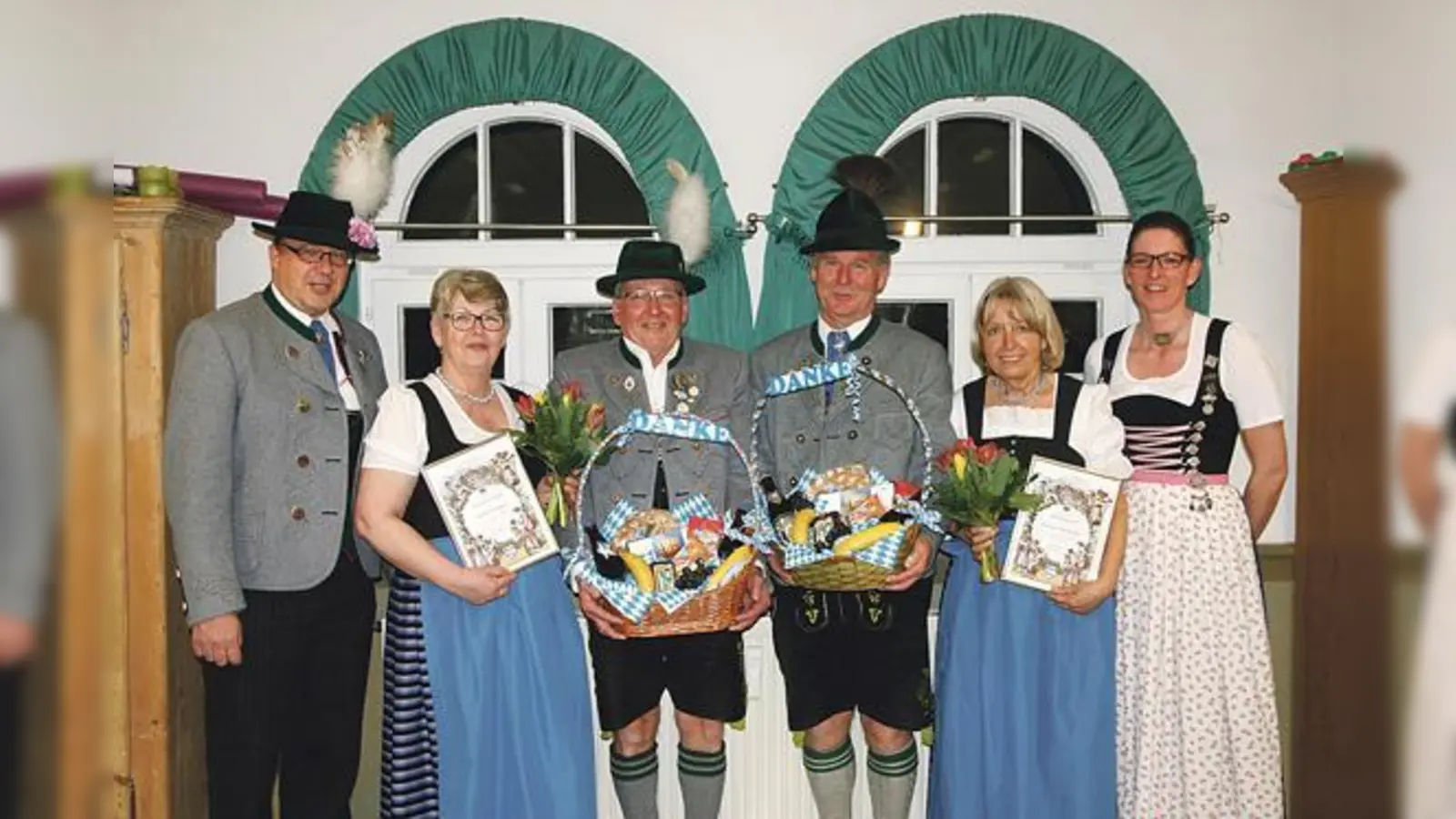 Ehrung: 1. Vorstand Markus Hardi, Christa Lainer, Arnold Lainer, Johann Barbarino, Rosa Barbarino und 2. Vorstand Cornelia Grusz (von links nach rechts).	 (Foto: privat)