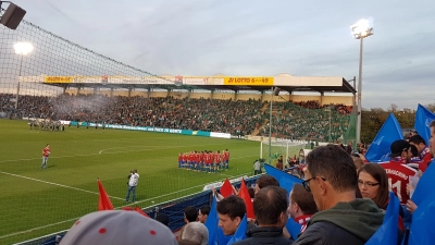 Der Sportpark Unterhaching hat schon einige spannende Partien im DFB-Pokal erlebt. Soll die Geschichte weitergehen, braucht es einen Sieg gegen Illertissen. (Archivbild: bas)