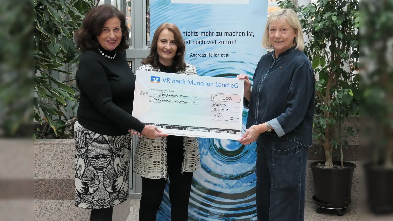 Von links: Gaby Ammon, Präsidentin des Lionsclubs, Susanne Stadl vom Lionsclub Aschheim sowie Verena Reckzeh vom Hospizverein Kirchheim. (Foto: Lionsclub Aschheim)