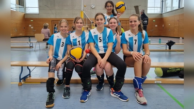 Die erfolgreichen U15-Volleyballerinnen des TSV Starnberg: v.l. Eva Spolders, Iva Mikhailova, Luisa Schwenold, Lilas Sadeea, Lillian Hadvigová und Sophia Garhammer.  (Foto: TSV Starnberg)