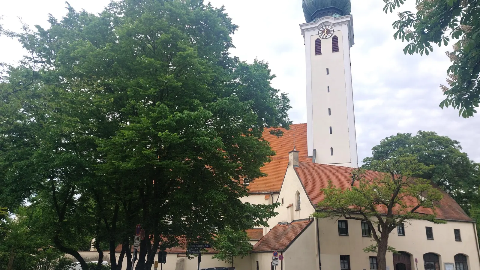 Im Mittelpunkt steht die traditionsreiche Wallfahrtskirche Maria Ramersdorf mit ihren bedeutenden Zeugnissen Münchner Geschichte. (Archivbild: bas)