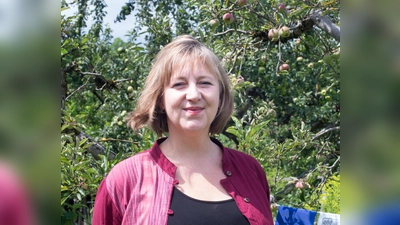 Von ihrem Schrebergarten ließ sich Autorin Martina Pahr zu dem Krimi inspirieren, dessen Schauplatz ebenfalls eines dieser unvergleichlichen Kleingartenuniversen ist. Mit viel Humor schickt sie dort ihre Hauptfigur Valentina auf Verbrecherjagd.  (Foto: Martina Pahr)