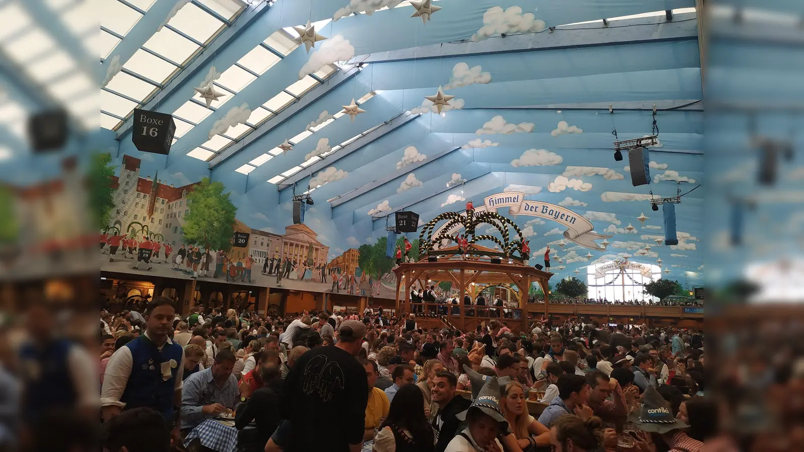 Biergenuss im Festzelt wird heuer etwas teuerer als vergangenes Jahr. 15,30 Euro ist der höchste von den Betrieben kalkulierte Preis, der der Stadt mitgeteilt wurde.  (Symbolb.: std)