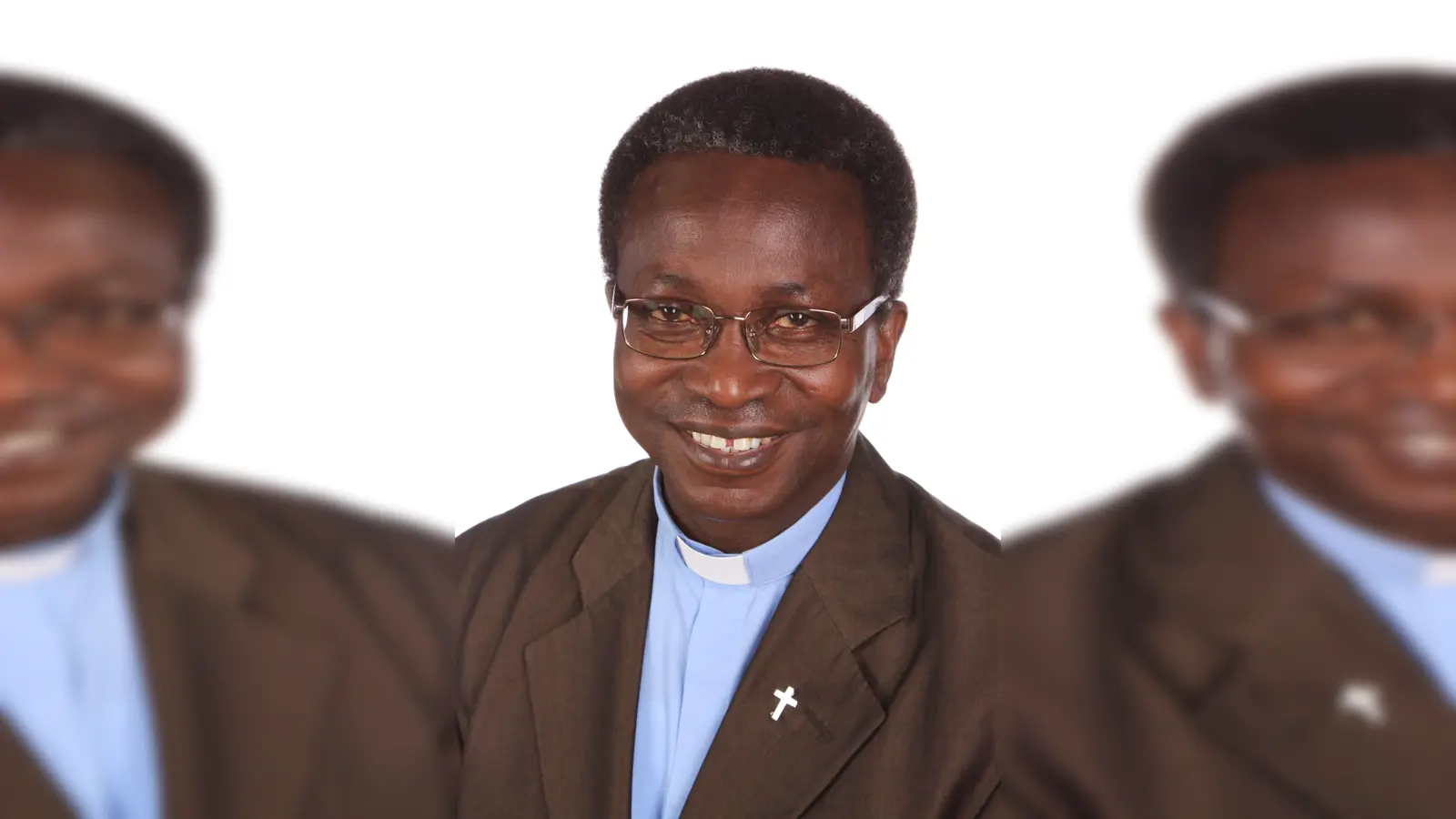 Pfarrer Ulrich Kampe und der Vorsitzende des Erwachsenenbildungsausschuss Peter Benthues laden alle Bürger herzlich ein. (Foto: privat)