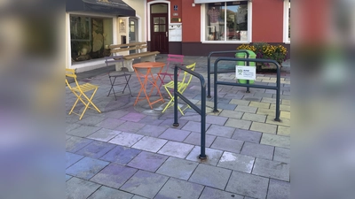 Der Oskar-von-Miller-Platz kann teilweise während der Asphaltierungsarbeiten von der Baumgartnerstraße nicht angefahren werden. (F: Gemeinde Holzkirchen)