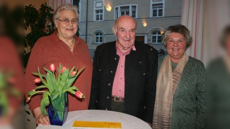 Kämpferische Töne gab es  bei der Kandidatenvorstellung im ASZ-Westend (v.l.): Isolde Roßgoderer, Josef Thurner und Eleonore Engel. (Foto: tg)