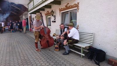 Viel Spaß und gute Gespräche gab es beim Sommerfest auf dem Meserhof in Brunnthal. (Foto: VA)