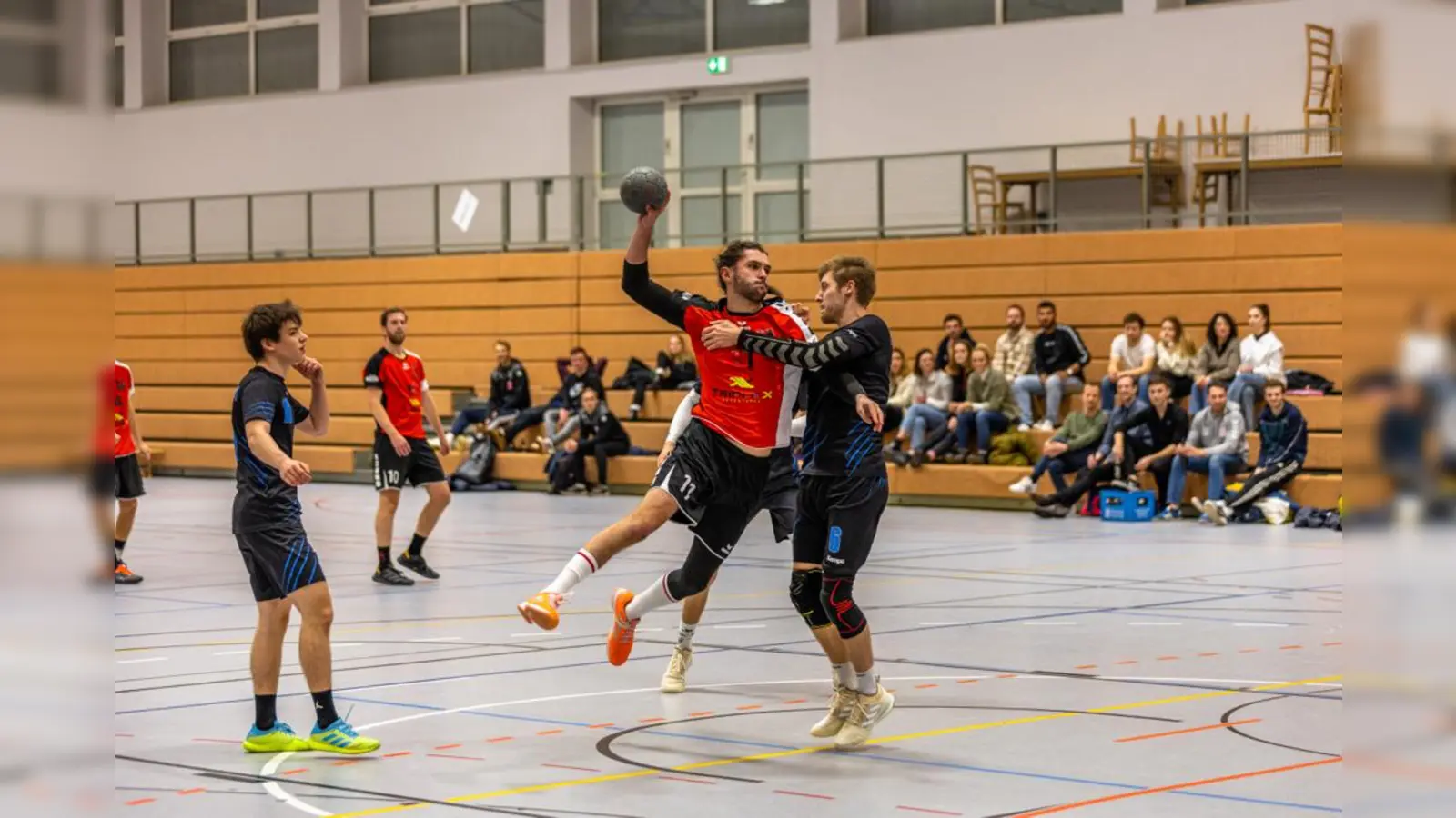 Ein spannendes Spiel lieferten sich der TSV und Sauerlach, aus dem der TSV mit 31:28 als Sieger hervorging.  (F.: TSV Mil)