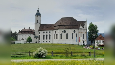 Einzigartiges Baudenkmal im westlichen Landkreis Weilheim-Schongau: die Wieskirche bei Steingaden. (Foto: Landratsamt)